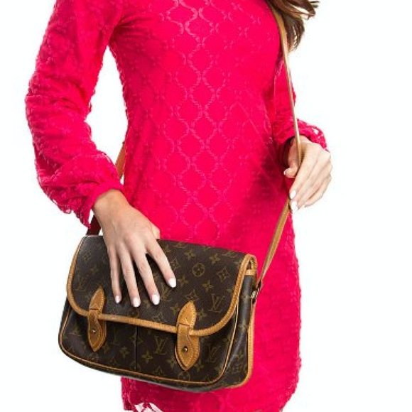 Louis Vuitton Handbags - Auth Louis Vuitton Gibeciere Crossbody #N9378V33O